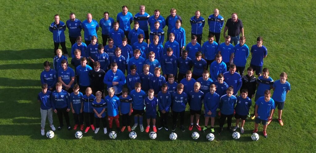 Junioren Teamfoto aus Luftperspektive